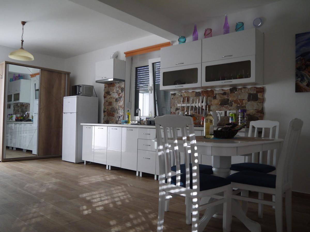 Crystalsky Apartment Dobra Voda Ngoại thất bức ảnh